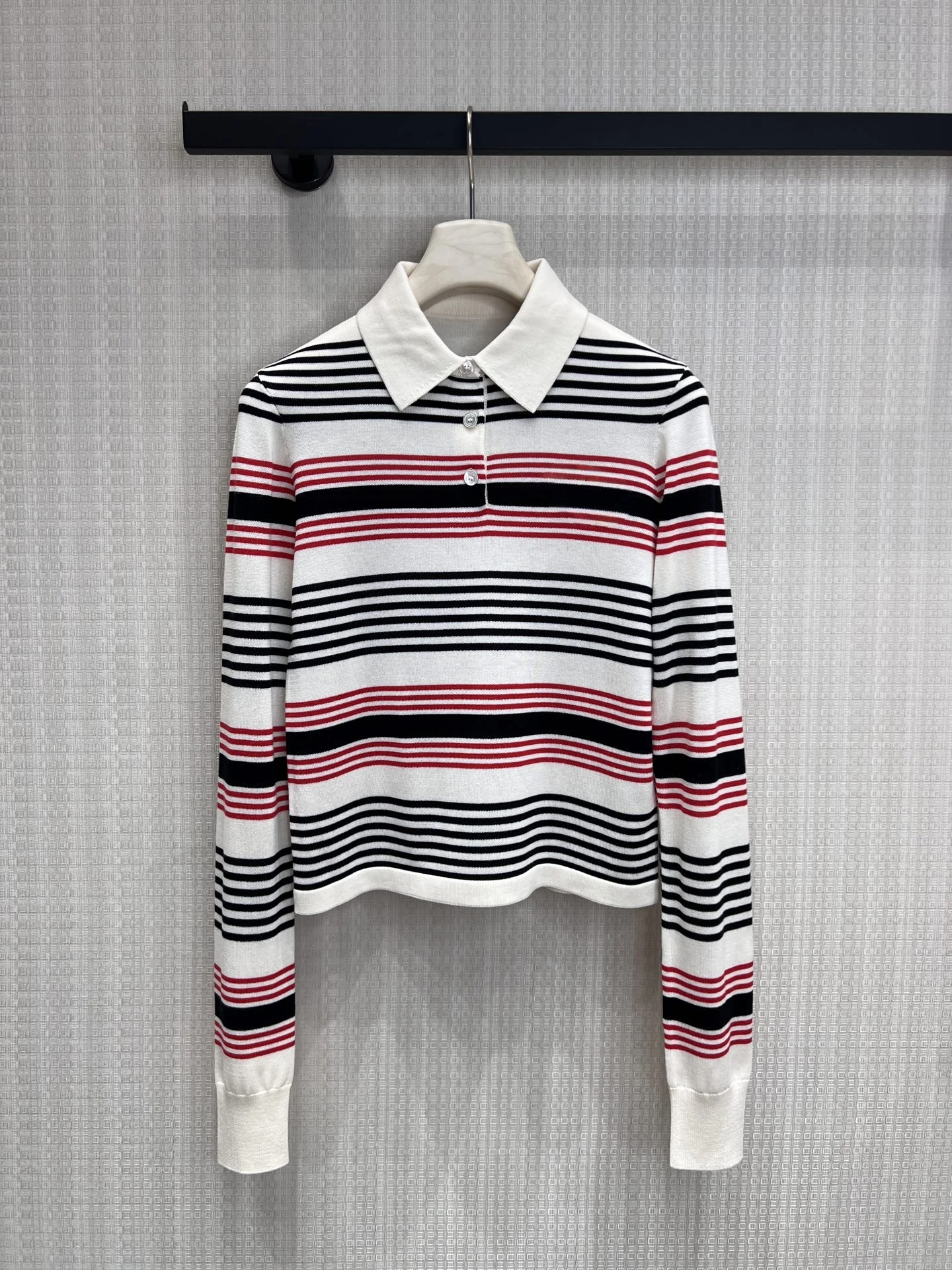 Stylish Women's Knitted Sweater with Embroidered Lettering And Checkered Flip Collar Vintage Preppy Fashion Age-Defying
Stylish Women's Knitted Sweater with Embroidered Lettering And Checkered Flip Collar Vintage Preppy Fashion Age-Defying