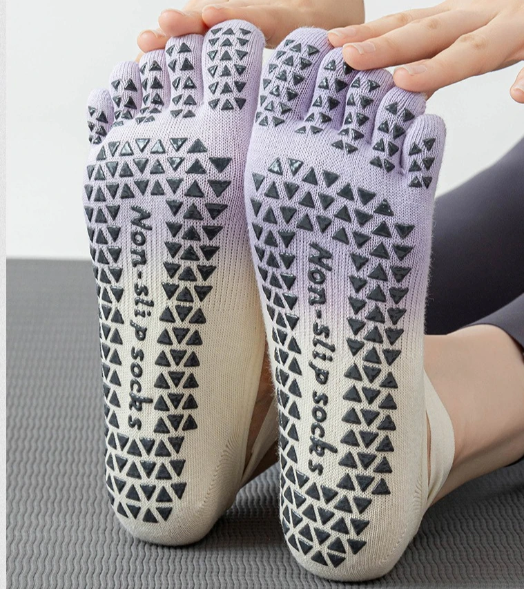 1 пара противоскользящих носков для женщин, профессиональные носки для пилатеса с разделителями пальцев, дышащие носки для тренировок и фитнеса Barre
1 пара противоскользящих носков для женщин, профессиональные носки для пилатеса с разделителями пальцев, дышащие носки для тренировок и фитнеса Barre