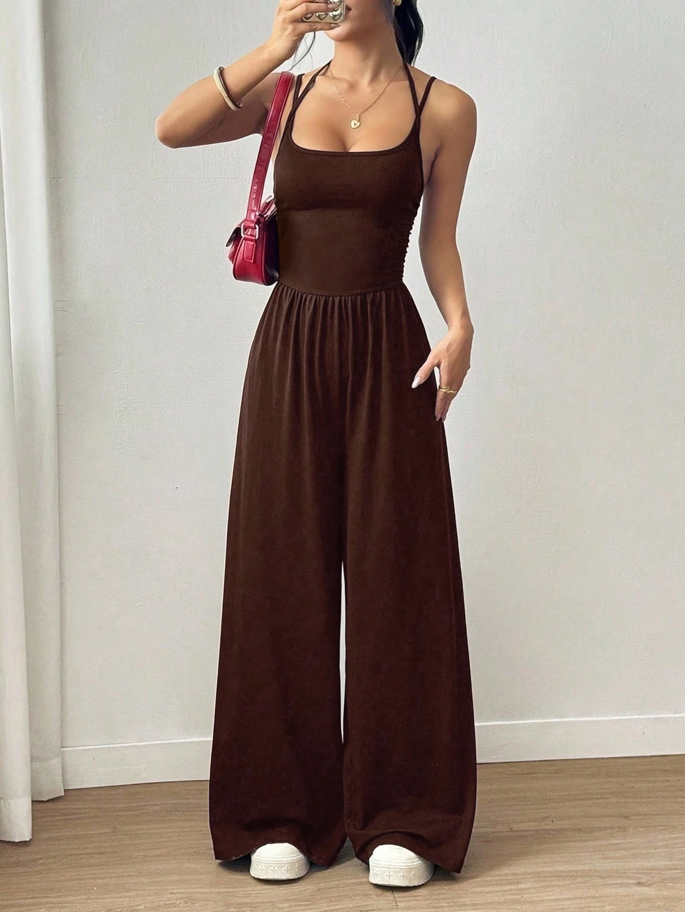 Women's Sleeveless Halter Jumpsuit - Ruched Waist, Wide Leg Pants, Soft Casual One-Piece Romper for Daily Wear
Women's Sleeveless Halter Jumpsuit - Ruched Waist, Wide Leg Pants, Soft Casual One-Piece Romper for Daily Wear