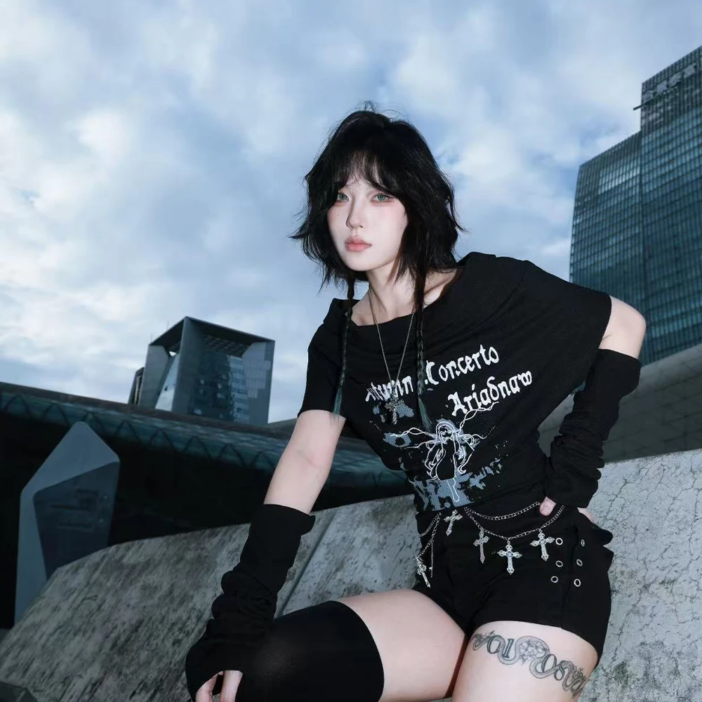 Harajuku Women's Slim Fit Black Printed T-Shirt Sexy Girl Y2K New Short Sleeved T-Shirt Women's Gothic Retro Aesthetic Clothing
Harajuku Women's Slim Fit Black Printed T-Shirt Sexy Girl Y2K New Short Sleeved T-Shirt Women's Gothic Retro Aesthetic Clothing