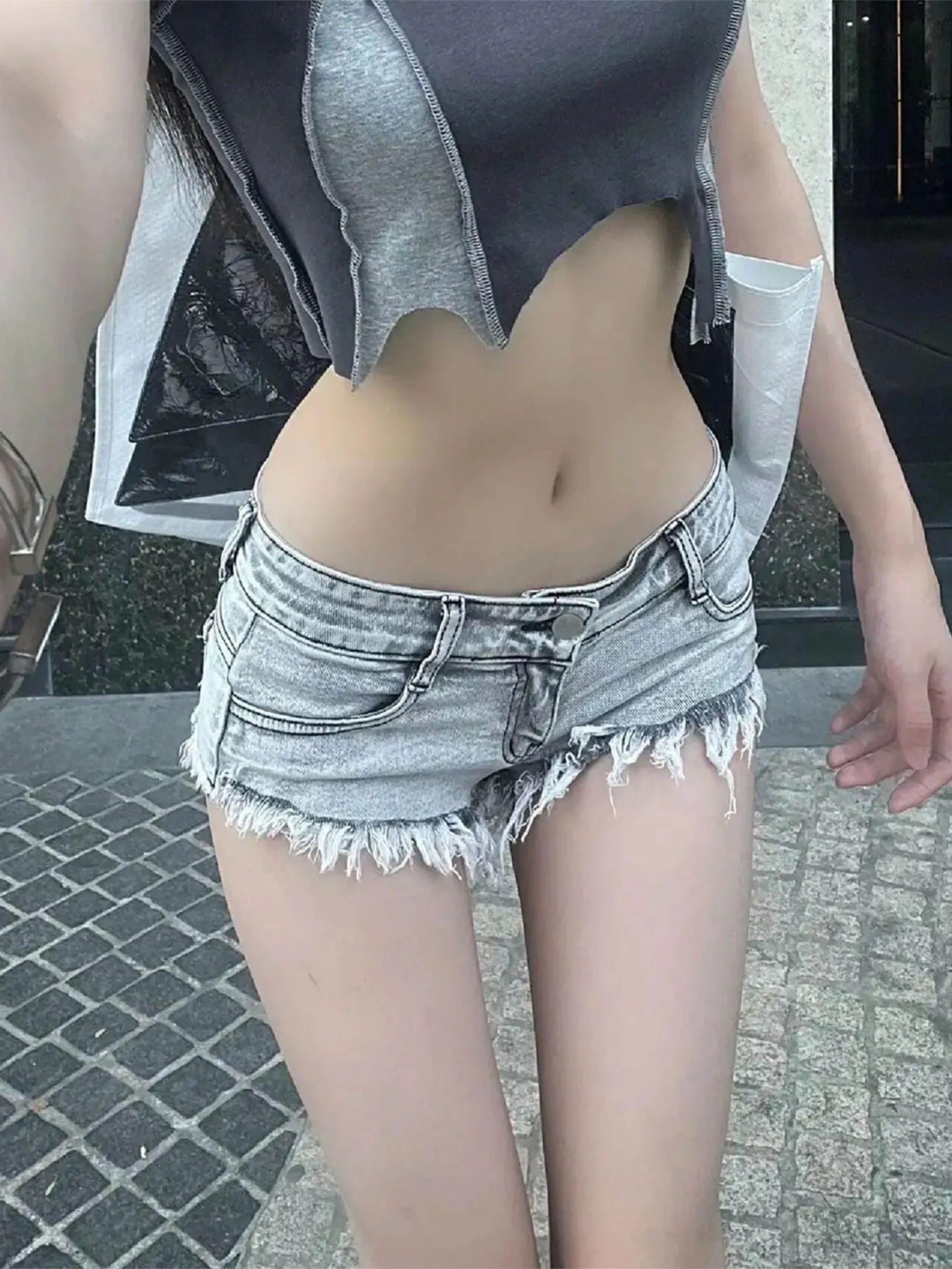 Sexy Low Waist Bell Bottom Denim Shorts Women's Summer Fashionable Miniature Butt Hugging Hot Pants Cotton Elastic Jeans
Sexy Low Waist Bell Bottom Denim Shorts Women's Summer Fashionable Miniature Butt Hugging Hot Pants Cotton Elastic Jeans