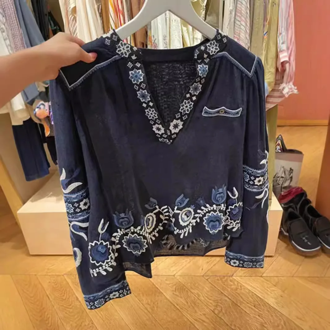 Новая женская свободная удлиненная блузка с вышивкой и V-образным вырезом для осени и зимы, модель 3243
Новая женская свободная удлиненная блузка с вышивкой и V-образным вырезом для осени и зимы, модель 3243