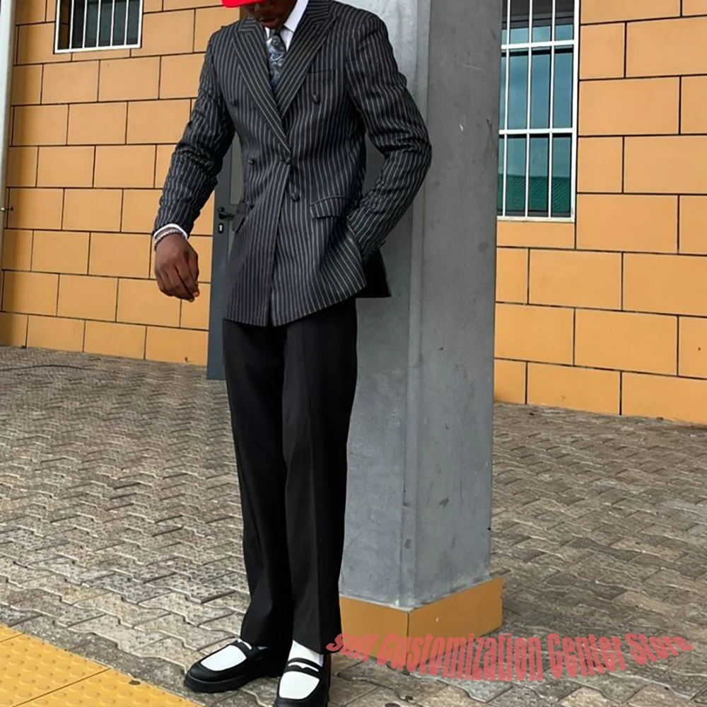 Элегантный мужской костюм в полоску, двубортный комплект, деловой мужской пиджак с остроконечными лацканами и черными брюками для свадебной вечеринки
Элегантный мужской костюм в полоску, двубортный комплект, деловой мужской пиджак с остроконечными лацканами и черными брюками для свадебной вечеринки