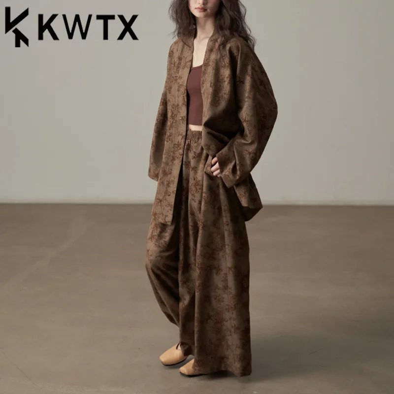KWTX Women’s Floral Print 2 Piece Pantsuit Set Coffee Brown Loose Casual Retro High Quality Spring Summer 2025 Fashion
KWTX Women’s Floral Print 2 Piece Pantsuit Set Coffee Brown Loose Casual Retro High Quality Spring Summer 2025 Fashion