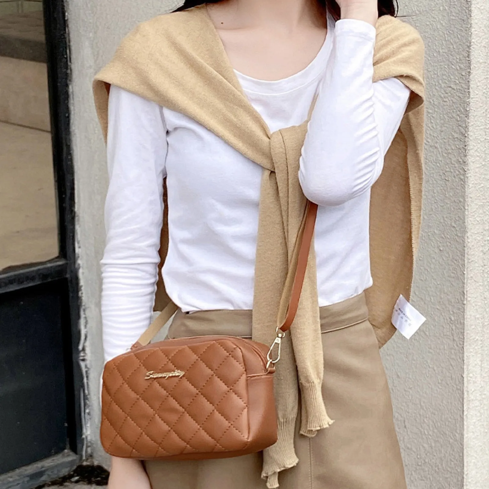 1PCS Spring Models Messenger Bag Women's Versatile Crossbody Bag Simple Casual Large Capacity High Quality Sense of Shoulder Bag
1PCS Spring Models Messenger Bag Women's Versatile Crossbody Bag Simple Casual Large Capacity High Quality Sense of Shoulder Bag