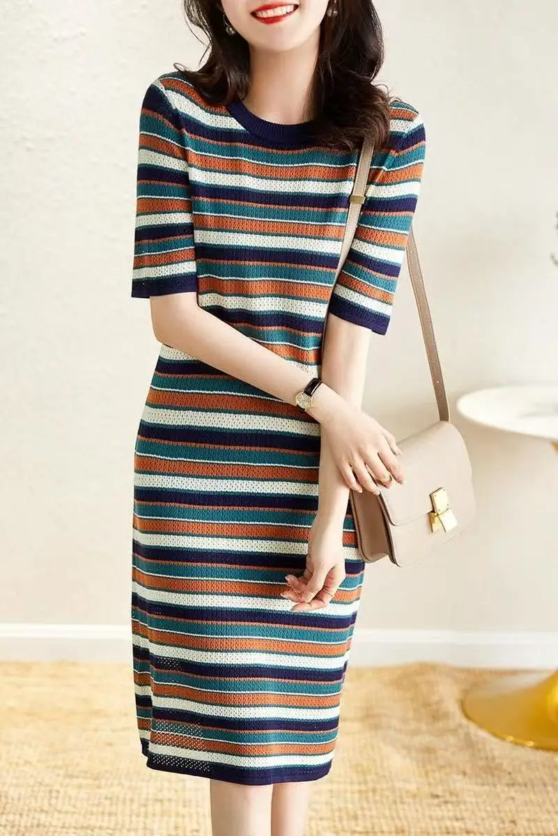 2025 Spring/Summer New Pattern Silk Women's Short sleeved Dress, High end Simple Round Neck, Medium length, Slimming Long Dress
2025 Spring/Summer New Pattern Silk Women's Short sleeved Dress, High end Simple Round Neck, Medium length, Slimming Long Dress