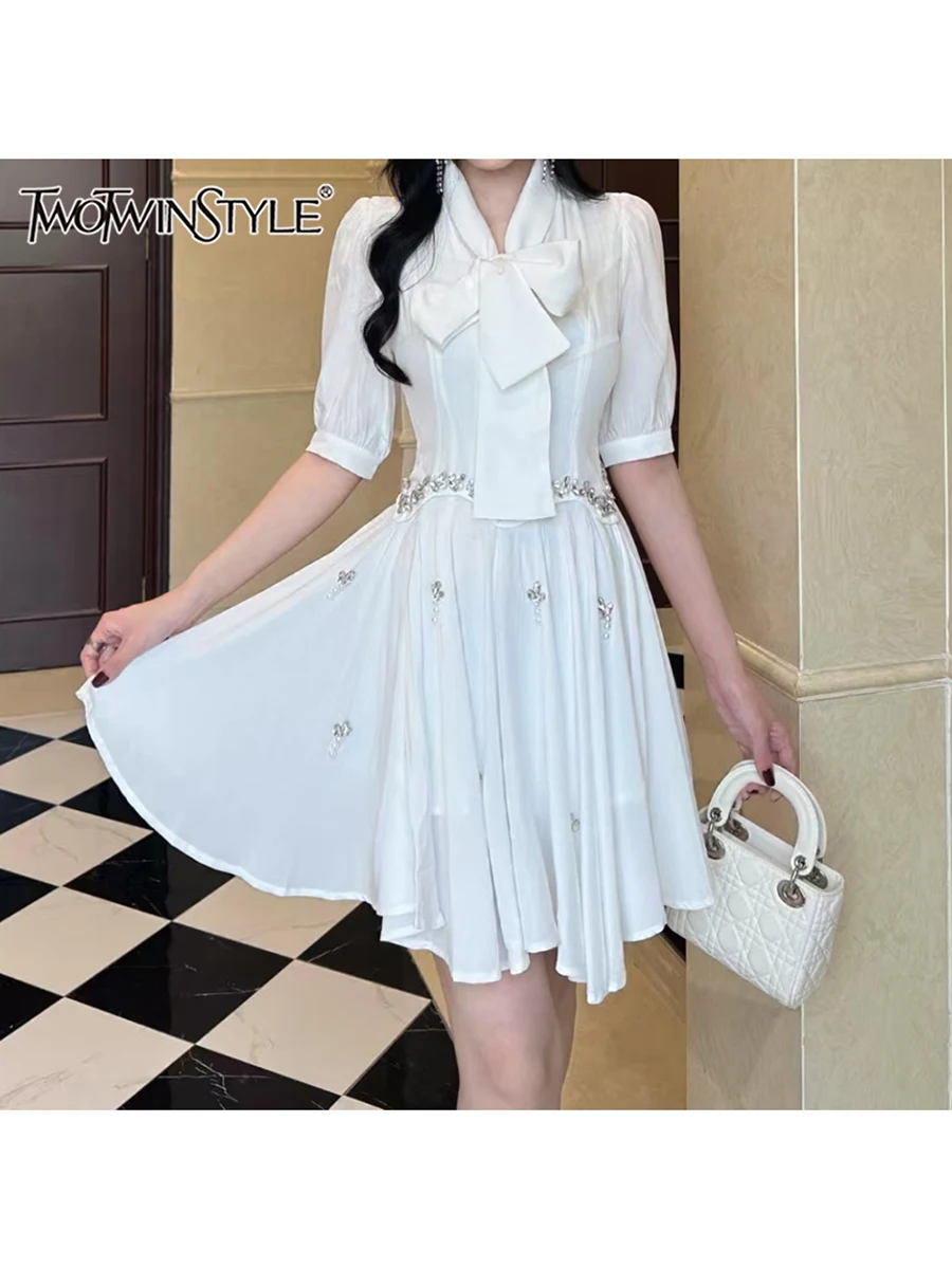 TWOTWINSTYLE Solid Spliced Diamonds Slimming Dresses For Women V Neck Short Sleeve High Waist Temperament Dress Female Fashion
TWOTWINSTYLE Solid Spliced Diamonds Slimming Dresses For Women V Neck Short Sleeve High Waist Temperament Dress Female Fashion