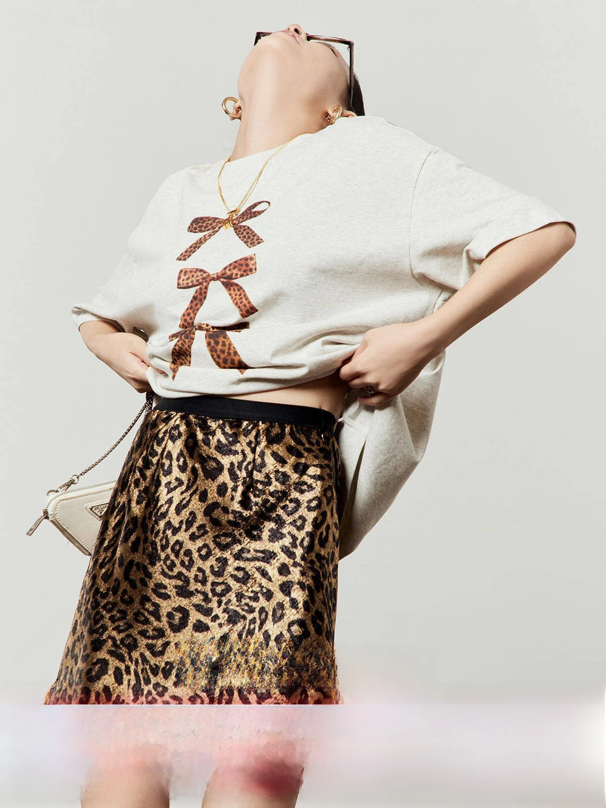 Floral ey T-irt Women's Summer New Loose Versatile ort Sve Knot Print Breathable Cotton Polyester Blend
Floral ey T-irt Women's Summer New Loose Versatile ort Sve Knot Print Breathable Cotton Polyester Blend