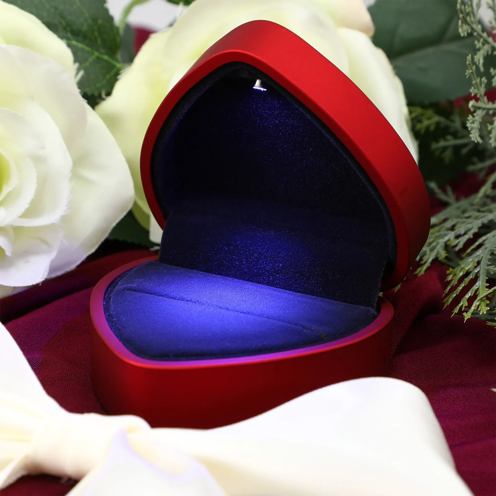 Illuminated Heart Shaped Ring Box LED Light Jewelry Display Case for Engagement Rings Earrings Secure Slot Design Wedding
Illuminated Heart Shaped Ring Box LED Light Jewelry Display Case for Engagement Rings Earrings Secure Slot Design Wedding