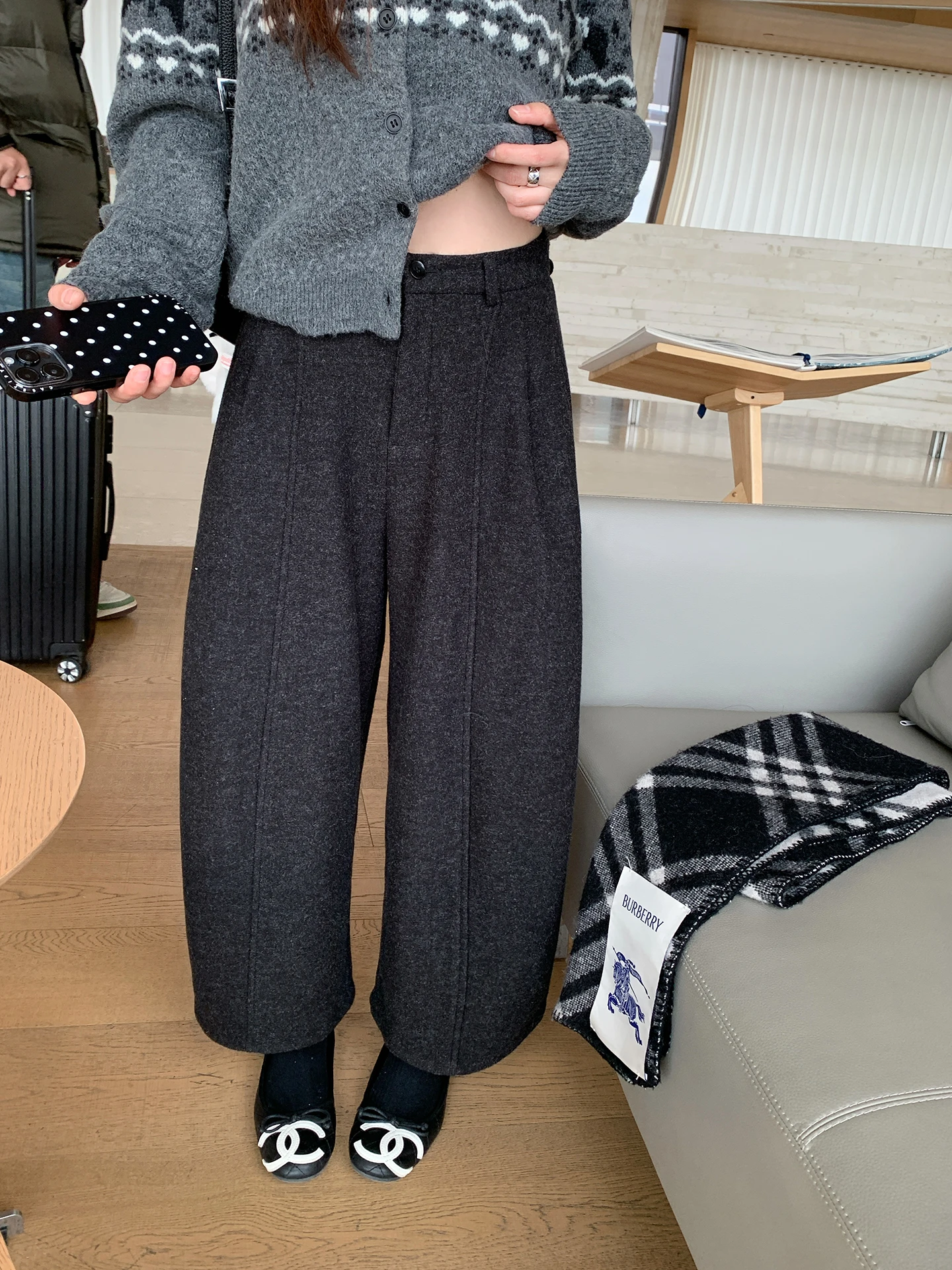 EVNSTYLE Winter Warm Black Woolen Wide Leg Pants Casual High Waist Women's Fashion Straight Cut Daily Wear Comfortable Trousers
EVNSTYLE Winter Warm Black Woolen Wide Leg Pants Casual High Waist Women's Fashion Straight Cut Daily Wear Comfortable Trousers