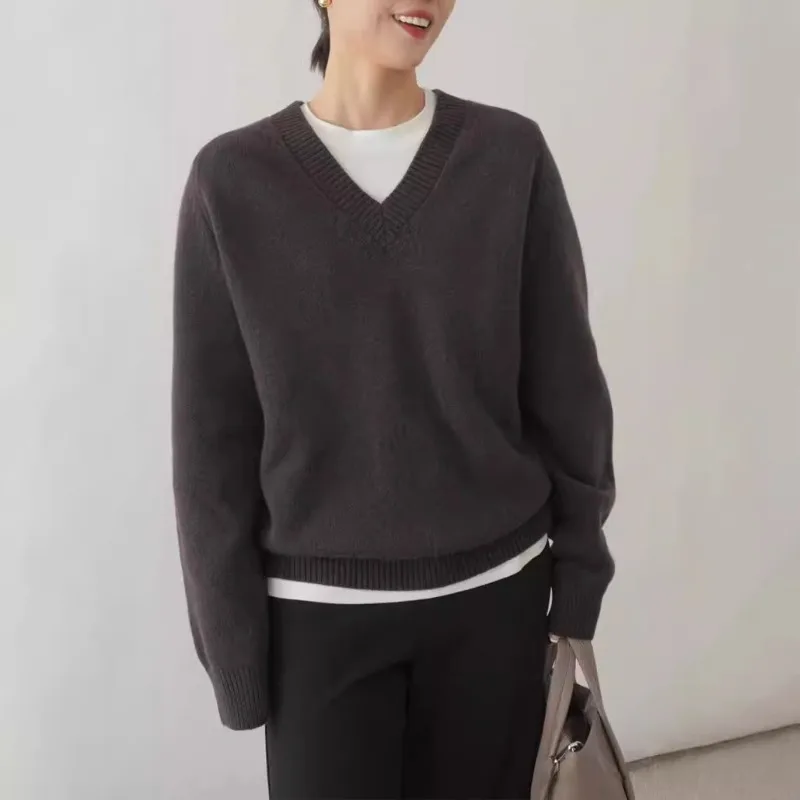 Simple and Thick V-neck Women's Loose Saddle Shoulder Wool Knitted Sweater Base Sweater Pullover
Simple and Thick V-neck Women's Loose Saddle Shoulder Wool Knitted Sweater Base Sweater Pullover