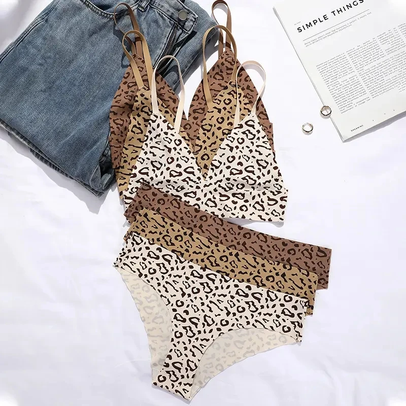 2023 Summer Leopard Print Wireless Bra Set For Women Deep V Neck Seamless Panties Beauty Back Sexy Bra Brief Set
2023 Summer Leopard Print Wireless Bra Set For Women Deep V Neck Seamless Panties Beauty Back Sexy Bra Brief Set