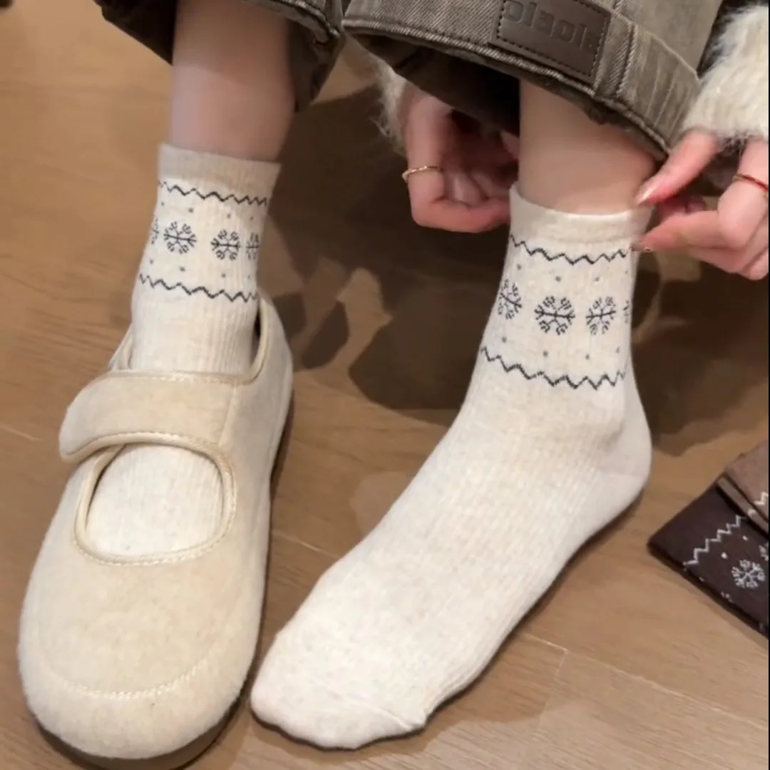 Осенние и зимние вязаные носки в студенческом стиле, винтажные зимние носки со снежным узором для женщин и мужчин, уютные носки для экипажа, повседневная одежда
Осенние и зимние вязаные носки в студенческом стиле, винтажные зимние носки со снежным узором для женщин и мужчин, уютные носки для экипажа, повседневная одежда