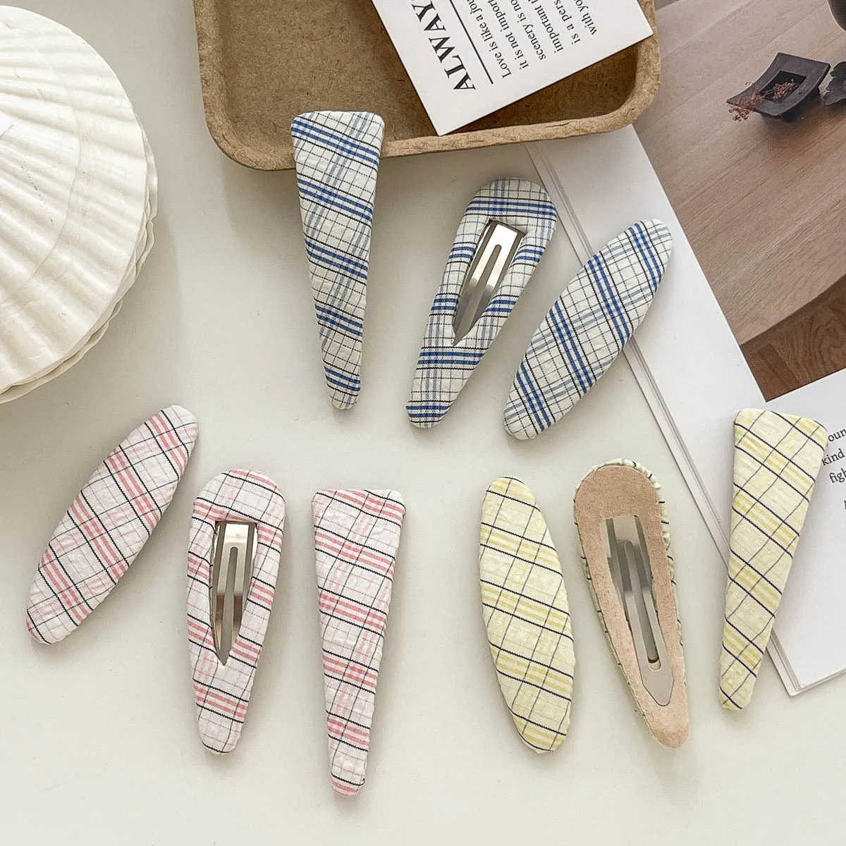 Korean Fabric Striped Oval Water Drop Hairpin Barrettes Headwear BB Clip Girls Bangs Side Clip Hairpin Hair Accessories Hairclip
Korean Fabric Striped Oval Water Drop Hairpin Barrettes Headwear BB Clip Girls Bangs Side Clip Hairpin Hair Accessories Hairclip