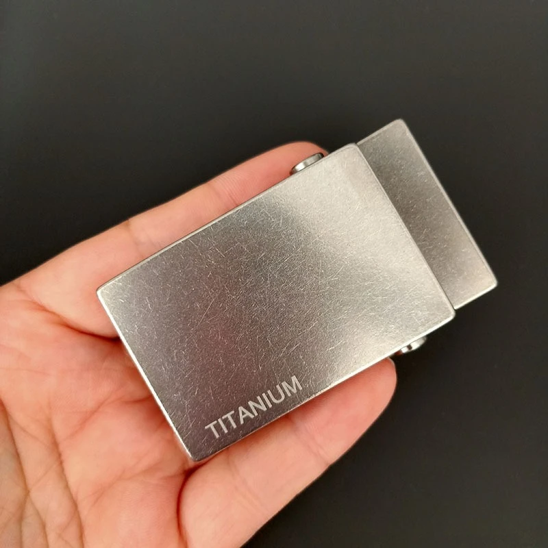 Чисто титановая автоматическая пряжка для ремня DIY, модная, с эффектом stonewash, гипоаллергенная, металлическая пряжка
Чисто титановая автоматическая пряжка для ремня DIY, модная, с эффектом stonewash, гипоаллергенная, металлическая пряжка