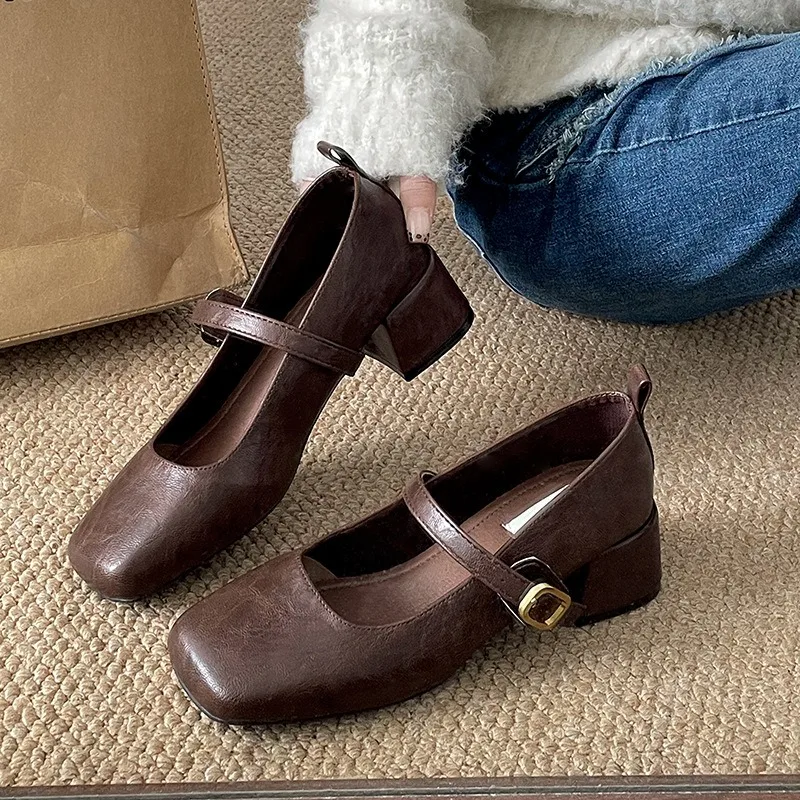 Винтажная женская обувь Мэри Джейн, модные туфли-лодочки с квадратным носком, весенне-осенняя элегантная однотонная модельная женская обувь на толстом среднем каблуке
Винтажная женская обувь Мэри Джейн, модные туфли-лодочки с квадратным носком, весенне-осенняя элегантная однотонная модельная женская обувь на толстом среднем каблуке