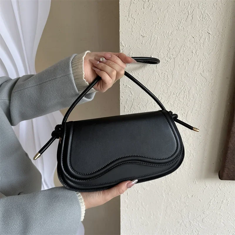 Fashion solid color Korean version shoulder bag versatile underarm bag temperament women's bag
Fashion solid color Korean version shoulder bag versatile underarm bag temperament women's bag