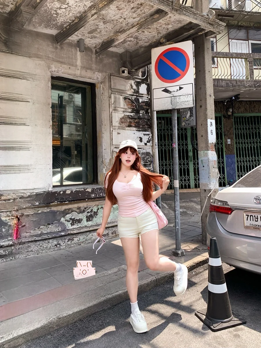 High Waist Cotton Shorts Women's plus Size Elastic Straight Leg Pants Ankle Length Flattering for Curvier Ladies Casual Wear
High Waist Cotton Shorts Women's plus Size Elastic Straight Leg Pants Ankle Length Flattering for Curvier Ladies Casual Wear