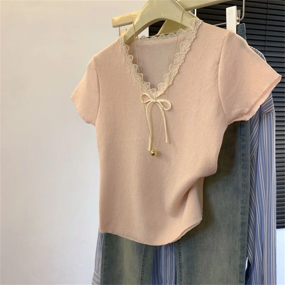 Women's Loose V-neck Lace Spliced Tshirts Ice Silk Short-sleeved T-shirt Women Summer Fashion Tops Korean Style Oversized Tees
Women's Loose V-neck Lace Spliced Tshirts Ice Silk Short-sleeved T-shirt Women Summer Fashion Tops Korean Style Oversized Tees