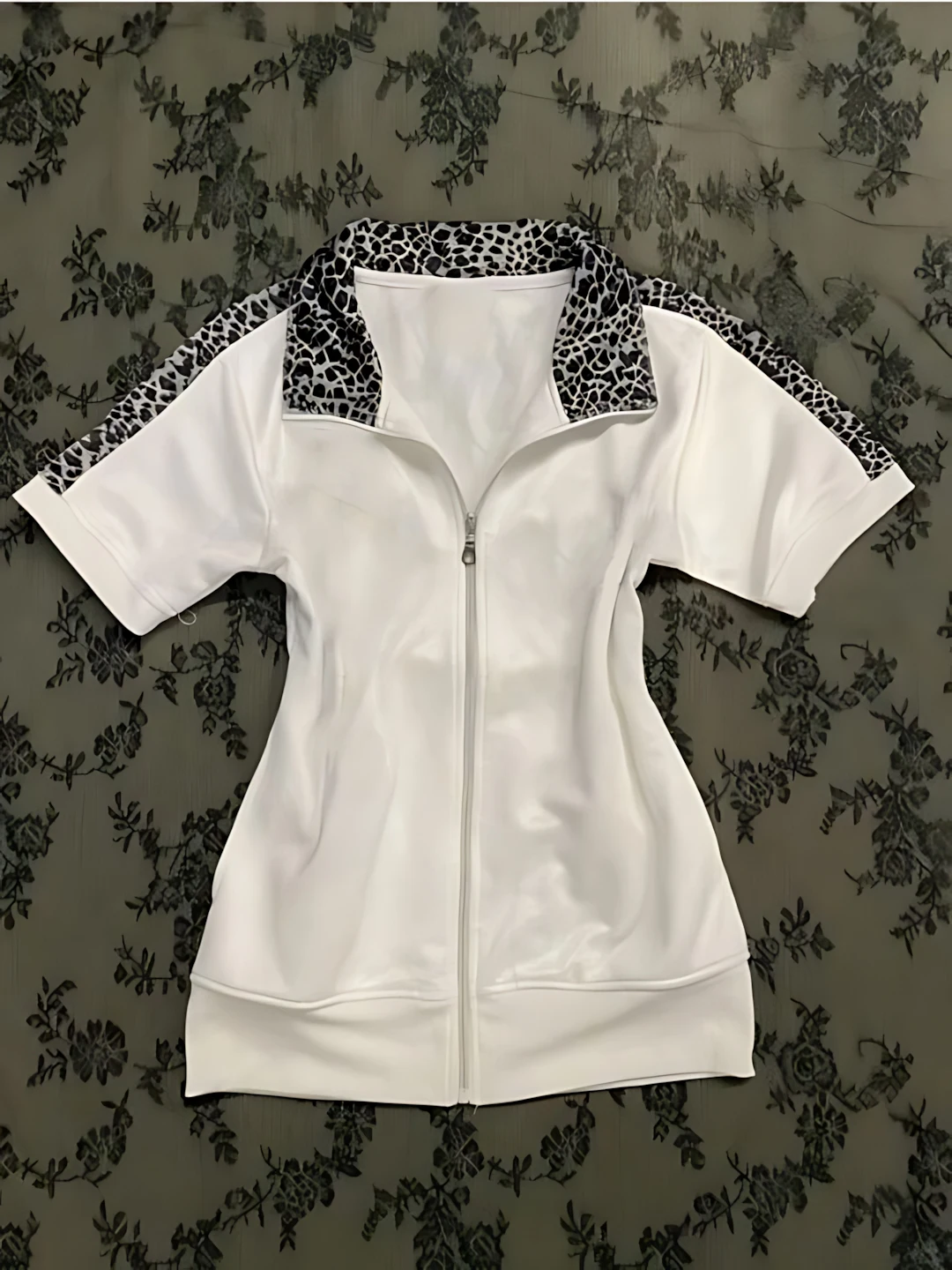 American style spicy girl retro leopard print women's cardigan T-shirt Spring and Autumn Harajuku spicy girl Y2K fashion tops
American style spicy girl retro leopard print women's cardigan T-shirt Spring and Autumn Harajuku spicy girl Y2K fashion tops