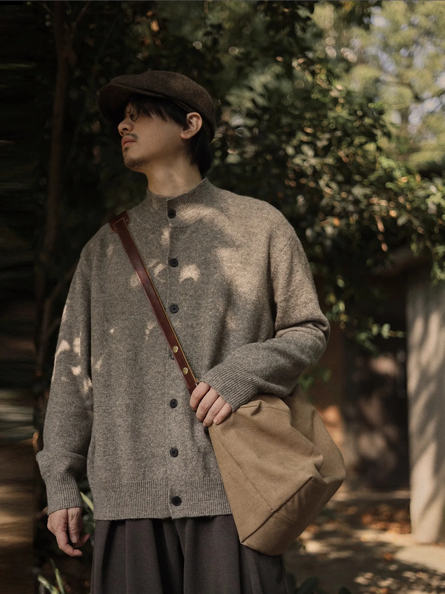 Молодежный вязаный свитер, мужской осенне-зимний открытый кардиган с высоким воротником, японский Sle, внутренняя одежда в стиле ретро, теплая верхняя одежда
Молодежный вязаный свитер, мужской осенне-зимний открытый кардиган с высоким воротником, японский Sle, внутренняя одежда в стиле ретро, теплая верхняя одежда