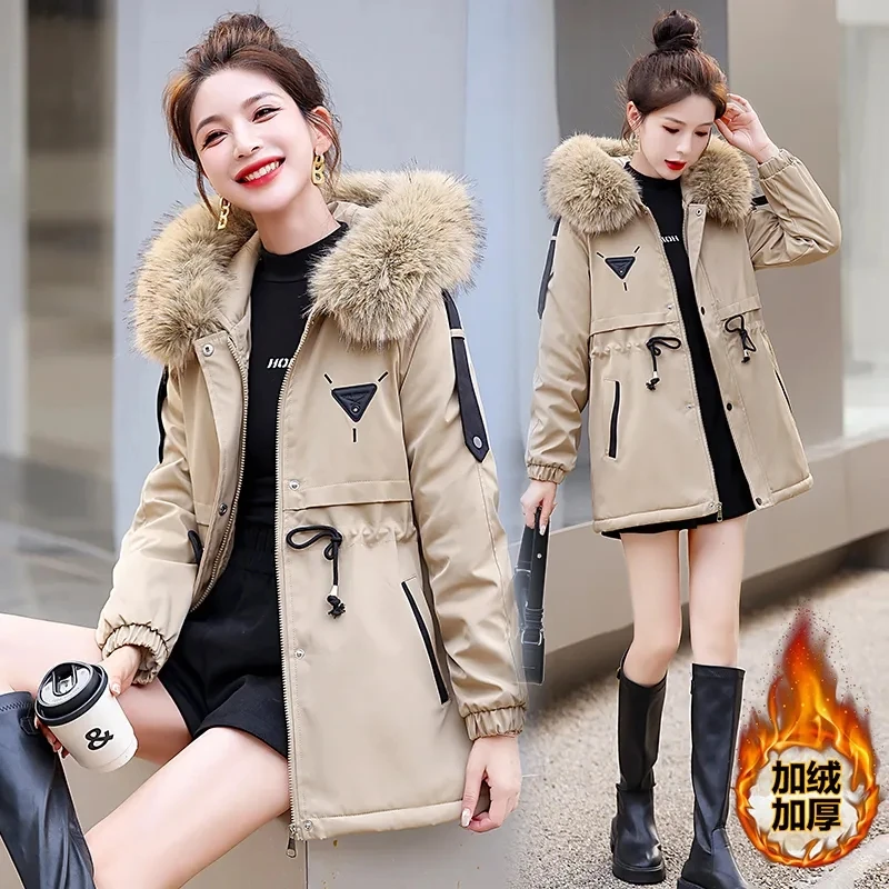 Down Cotton Coat Women Parkas Winter 2025 New Fashion Warm Cotton Padded Jacket Waist Hooded Pai Outerwear Ladies Overwear Tide
Down Cotton Coat Women Parkas Winter 2025 New Fashion Warm Cotton Padded Jacket Waist Hooded Pai Outerwear Ladies Overwear Tide