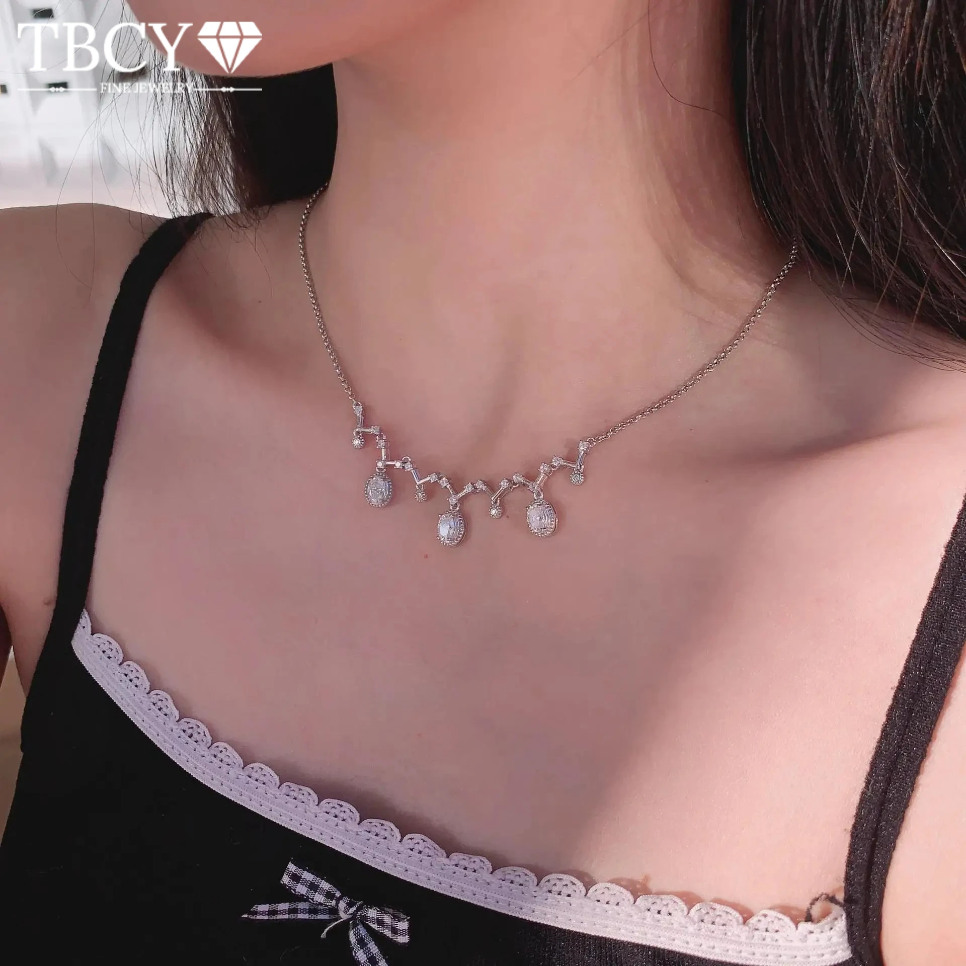 TBCYD 1.5cttw Oval Cut Moissanite Pendants For Women 925 Silver Original Vintage Multi - stone Irregular Design Party Jewelry
TBCYD 1.5cttw Oval Cut Moissanite Pendants For Women 925 Silver Original Vintage Multi - stone Irregular Design Party Jewelry