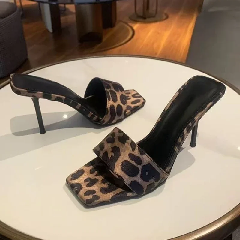 Summer Women's High Heel Slippers Leopard Prin Thin Heels Round Toe Shoes Women Dress Leisure Sexy Lovely Zapatillas De Mujer
Summer Women's High Heel Slippers Leopard Prin Thin Heels Round Toe Shoes Women Dress Leisure Sexy Lovely Zapatillas De Mujer