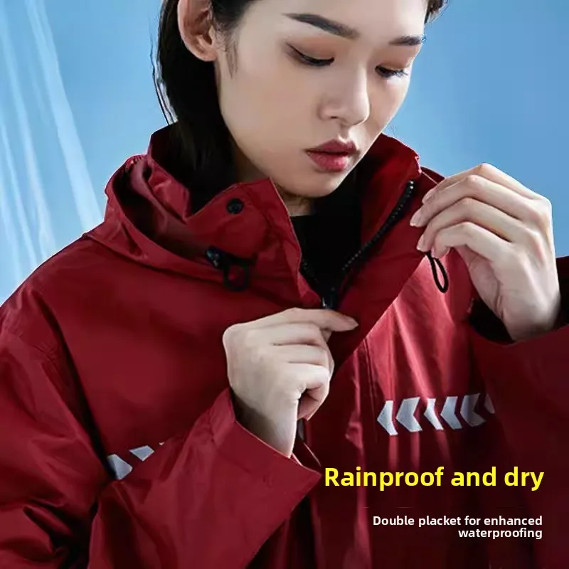 Утолщенный водонепроницаемый комплект дождевиков для мужчин и женщин, велосипедная одежда, дышащие дождевые брюки из полиэфирного волокна, дождевик.
Утолщенный водонепроницаемый комплект дождевиков для мужчин и женщин, велосипедная одежда, дышащие дождевые брюки из полиэфирного волокна, дождевик.