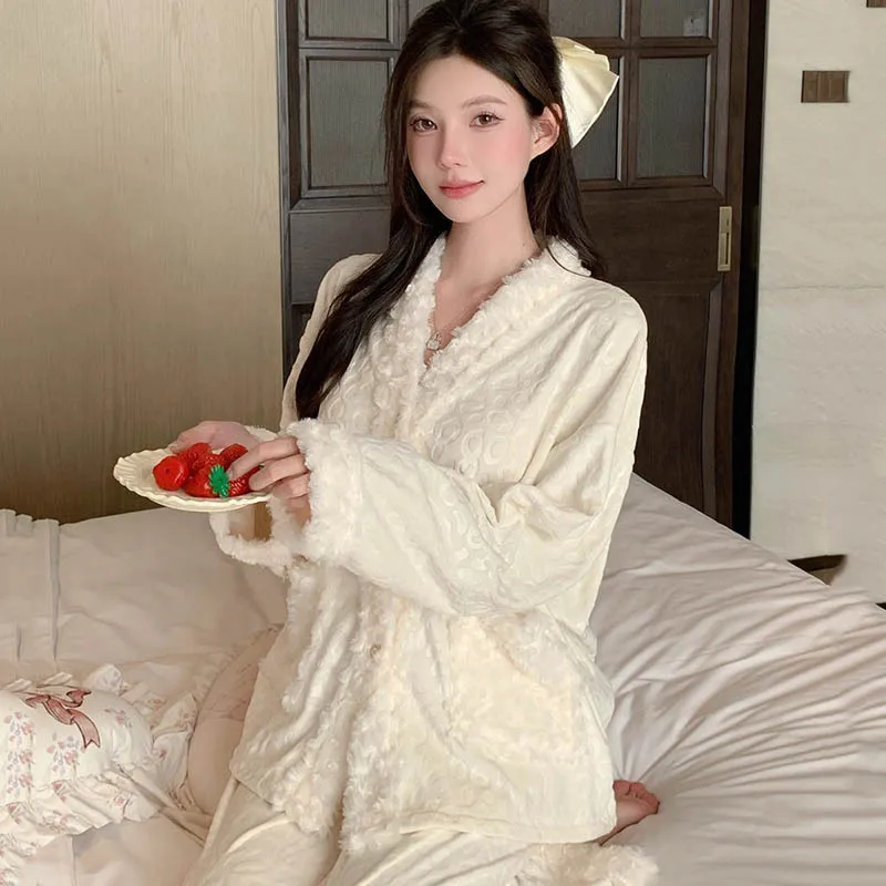 Осенне-зимние плотные бархатные пижамы для женщин с милыми длинными рукавами и брюками в стиле принцессы, корейская мебель для дома
Осенне-зимние плотные бархатные пижамы для женщин с милыми длинными рукавами и брюками в стиле принцессы, корейская мебель для дома