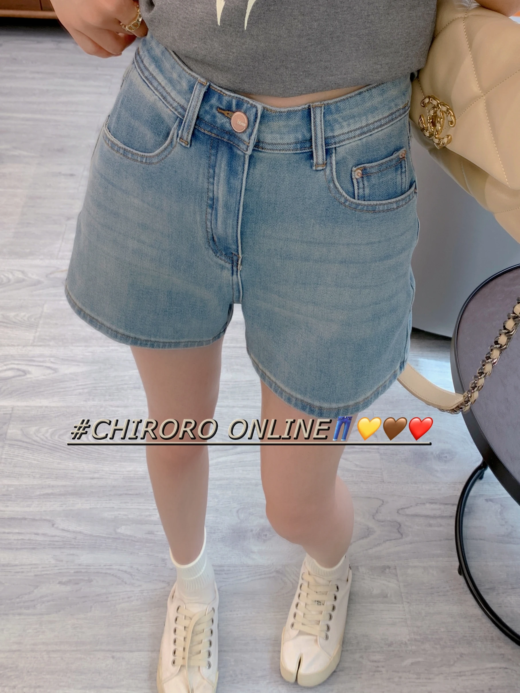 High Waist A-Line Light Blue Denim Shorts Elastic Wide Leg Stretchy Hot Pants Casual Cotton Stretch Denim Shorts for Women
High Waist A-Line Light Blue Denim Shorts Elastic Wide Leg Stretchy Hot Pants Casual Cotton Stretch Denim Shorts for Women