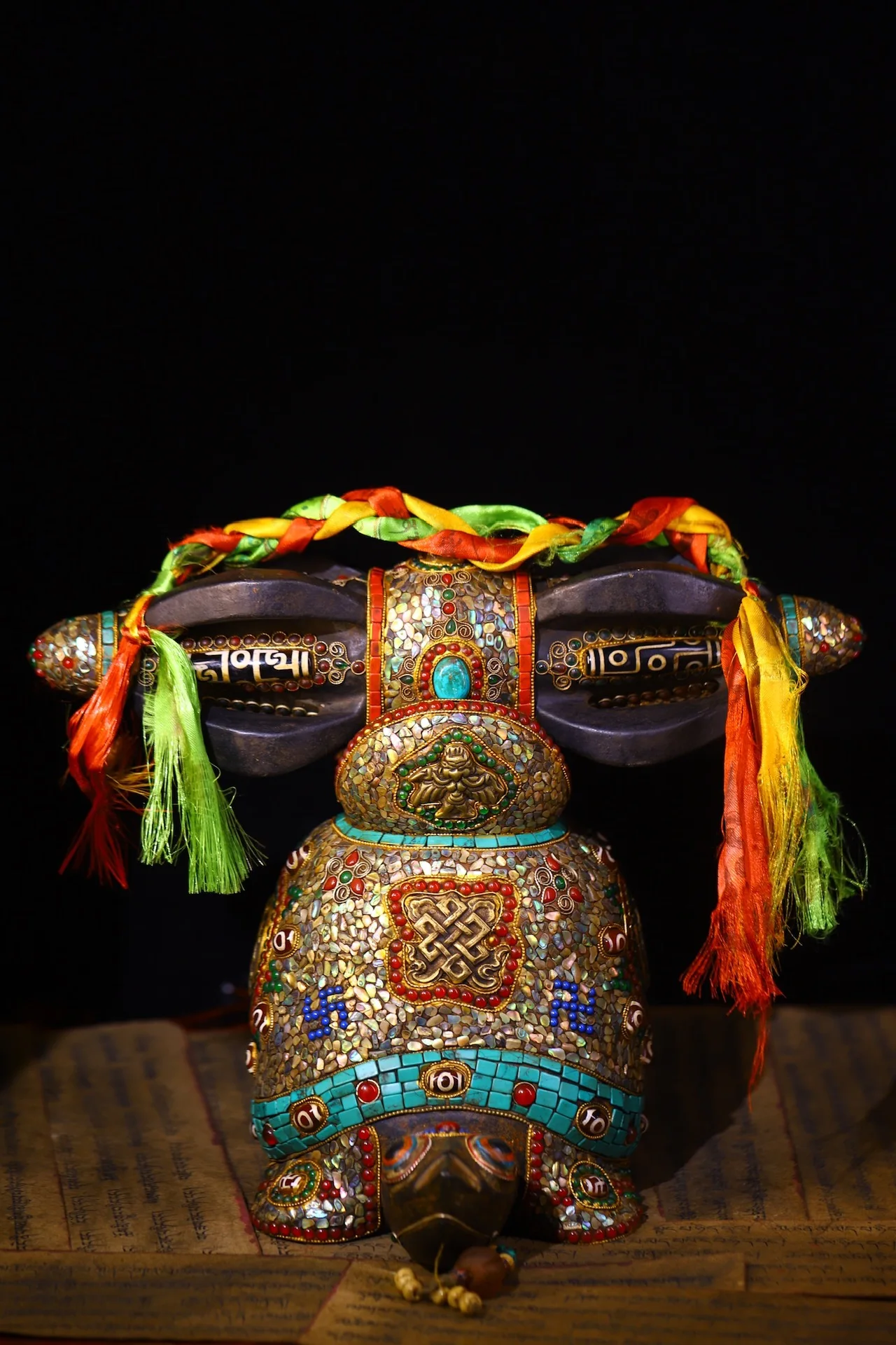 14"Tibetan Temple Collection Old Meteorite Mosaic Gem gZi Beads Turquoise GARUDA Dorje Vajra Phurpa Amulet Turtle Statue Base
14"Tibetan Temple Collection Old Meteorite Mosaic Gem gZi Beads Turquoise GARUDA Dorje Vajra Phurpa Amulet Turtle Statue Base