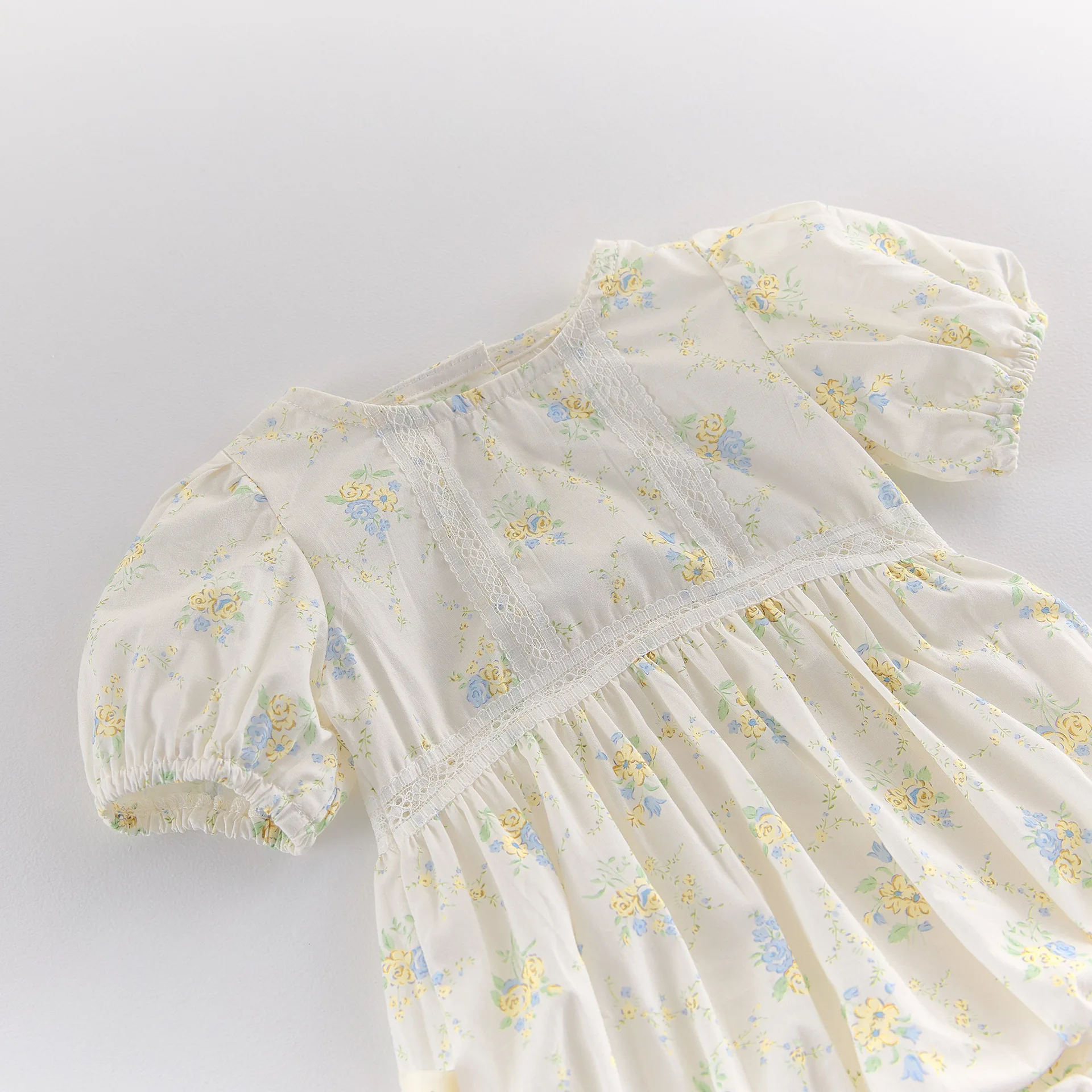 Summer style baby clothes girl baby short sleeve triangle climbing bag fart clothes girl little flower dress Korean dress
Summer style baby clothes girl baby short sleeve triangle climbing bag fart clothes girl little flower dress Korean dress