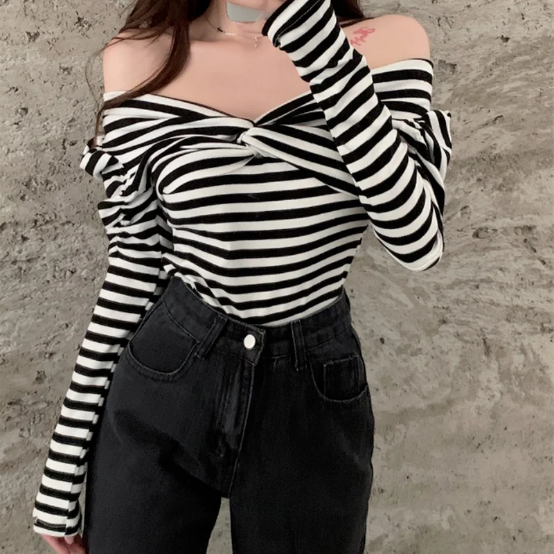 Romantic Indie All-Match Long Sleeve Crop Top French Style Fashion Women Clothing Women 2024 Sexy Stripe Off Shoulder T-shirts
Romantic Indie All-Match Long Sleeve Crop Top French Style Fashion Women Clothing Women 2024 Sexy Stripe Off Shoulder T-shirts