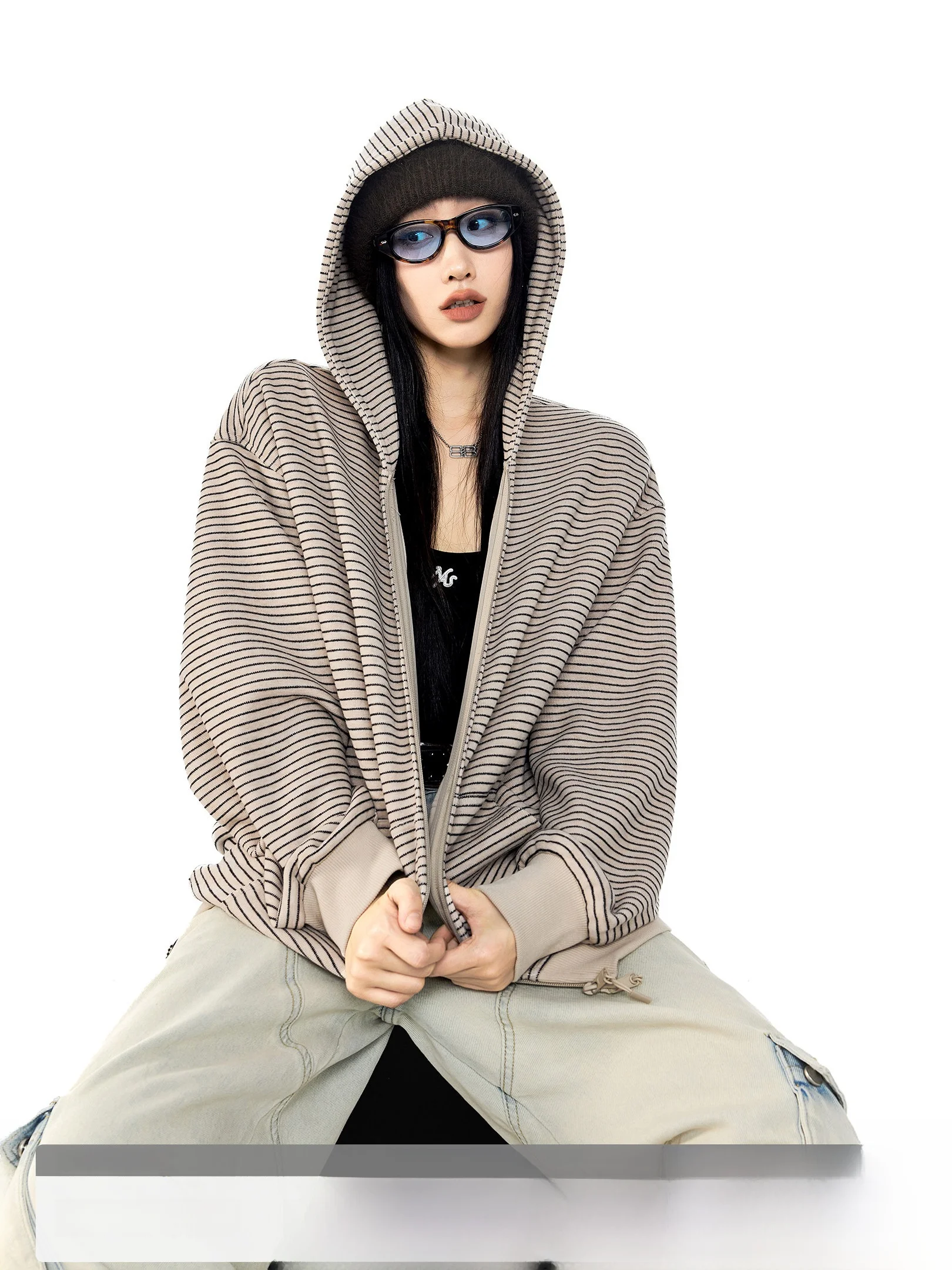 Женская куртка Ichmode с капюшоном на молнии, в полоску, весенняя новинка, повседневный топ с длинными рукавами, модная американская свободная верхняя одежда
Женская куртка Ichmode с капюшоном на молнии, в полоску, весенняя новинка, повседневный топ с длинными рукавами, модная американская свободная верхняя одежда