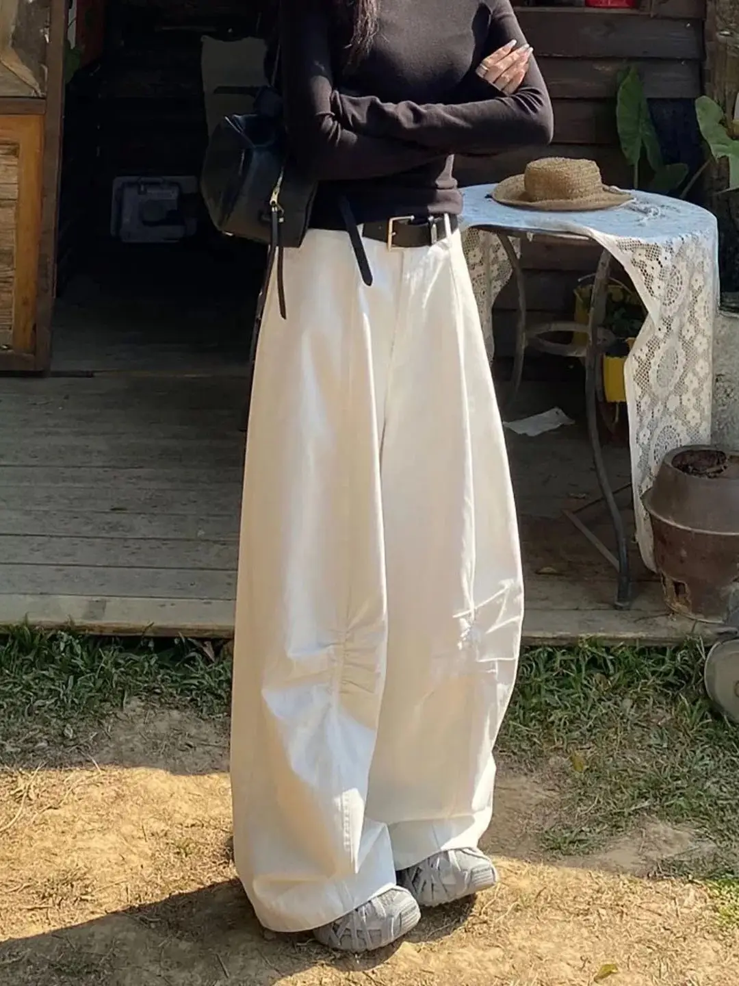 Y2K White Pleated Curved Knife Jeans High Waist Loose Fit Slimming Wide Leg Floor Pants for Women
Y2K White Pleated Curved Knife Jeans High Waist Loose Fit Slimming Wide Leg Floor Pants for Women