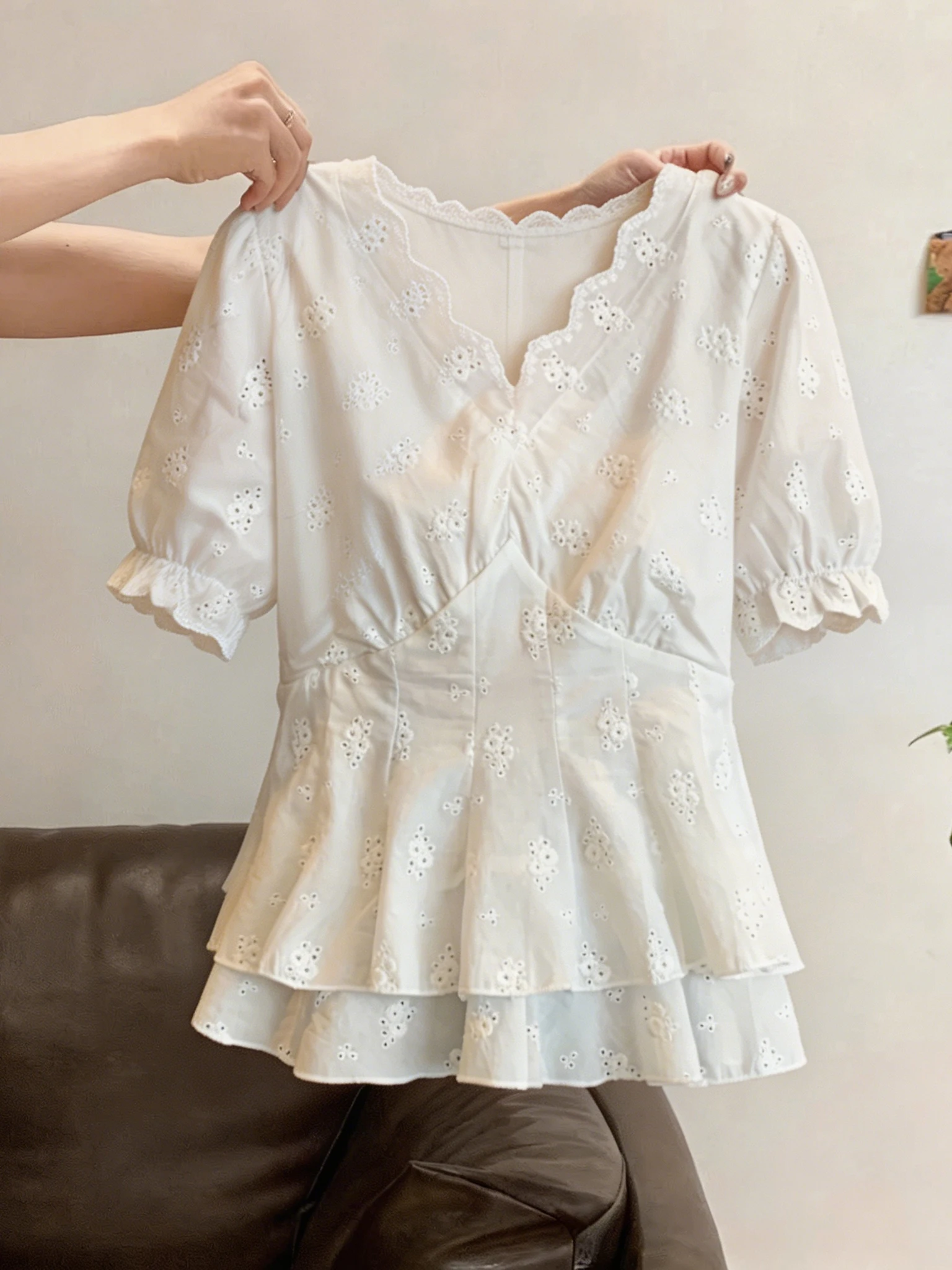 plus Size White V-Neck Slim Fit Short Sleeve Shirt Women's Casual Hollow out Top Korean Style Commute Fashion Breathable Skin...
plus Size White V-Neck Slim Fit Short Sleeve Shirt Women's Casual Hollow out Top Korean Style Commute Fashion Breathable Skin...