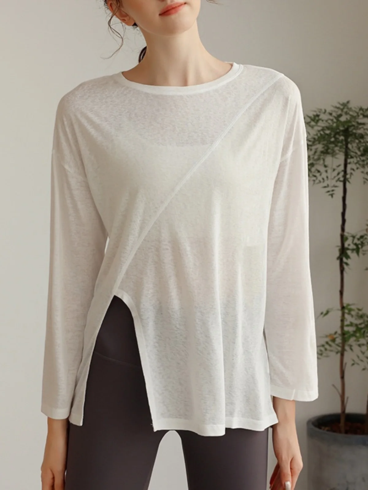 Sexy Long Sleeve Yoga Clothes Women's Loose Slimming Breathable T-shirt Running Fitness Sports Top Silk Snowflake Cover up
Sexy Long Sleeve Yoga Clothes Women's Loose Slimming Breathable T-shirt Running Fitness Sports Top Silk Snowflake Cover up