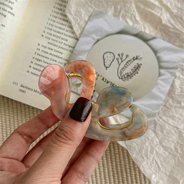 Irregular Shaped Acetic Acid Hair Claw Clips for Women Girls Simple French Elegant Back of Head Shark Clip Ponytail Headwear New
Irregular Shaped Acetic Acid Hair Claw Clips for Women Girls Simple French Elegant Back of Head Shark Clip Ponytail Headwear New