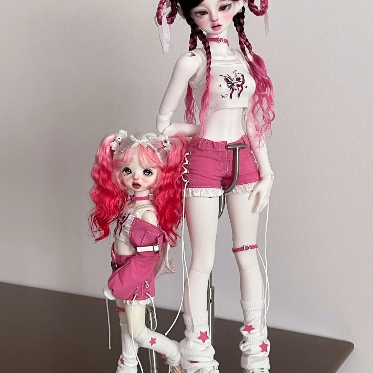 Одежда для куклы 1/4 1/6 BJD, комплект из топа, брюк и носков, бесплатная доставка
Одежда для куклы 1/4 1/6 BJD, комплект из топа, брюк и носков, бесплатная доставка