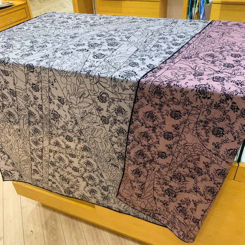 High-end Elegant Women Exquisite Sketched Flowers Double-sided Print Quality Silk Wool Hand-rolled Edge Large Square Scarf Shawl
High-end Elegant Women Exquisite Sketched Flowers Double-sided Print Quality Silk Wool Hand-rolled Edge Large Square Scarf Shawl