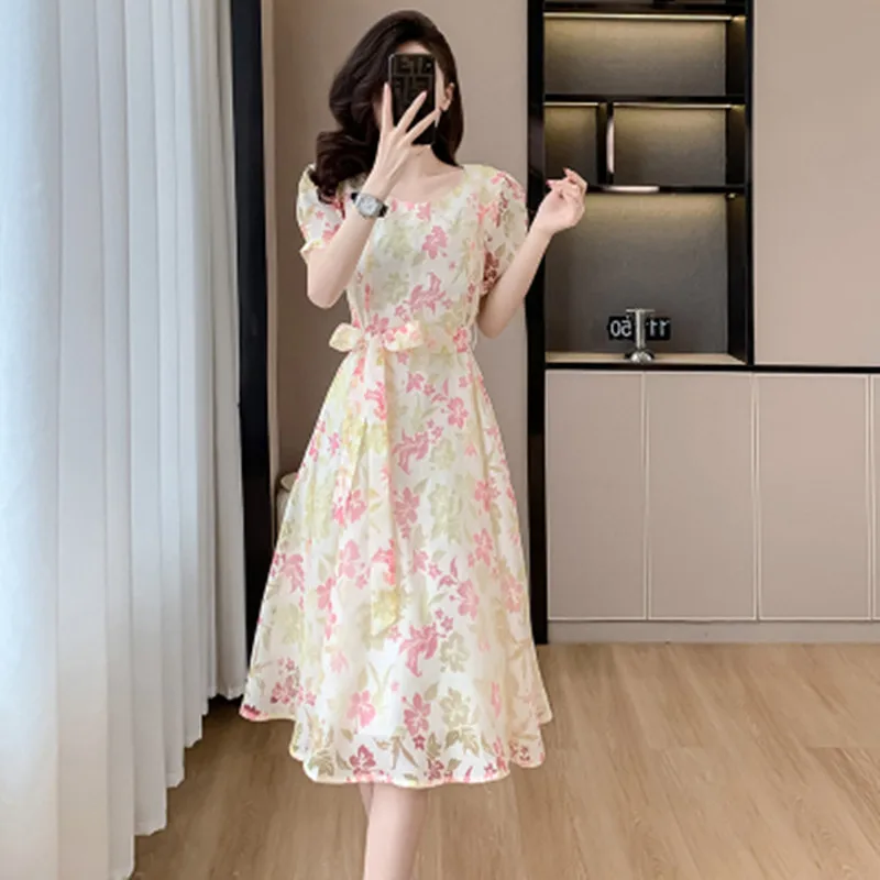 French Vintage Bow Lace-Up Printing Dress 2024 Women's New Summer Short Sleeve O- Neck Fashion Elegant A-Line Mid-Length Dress
French Vintage Bow Lace-Up Printing Dress 2024 Women's New Summer Short Sleeve O- Neck Fashion Elegant A-Line Mid-Length Dress