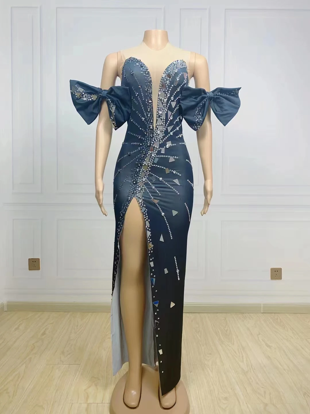 Sexy Silver Rhinestones Mirror Black SlitLongDress Women Dance Performance PartyCostumeBirthdav Evening Photo Shoot Dress D022
Sexy Silver Rhinestones Mirror Black SlitLongDress Women Dance Performance PartyCostumeBirthdav Evening Photo Shoot Dress D022
