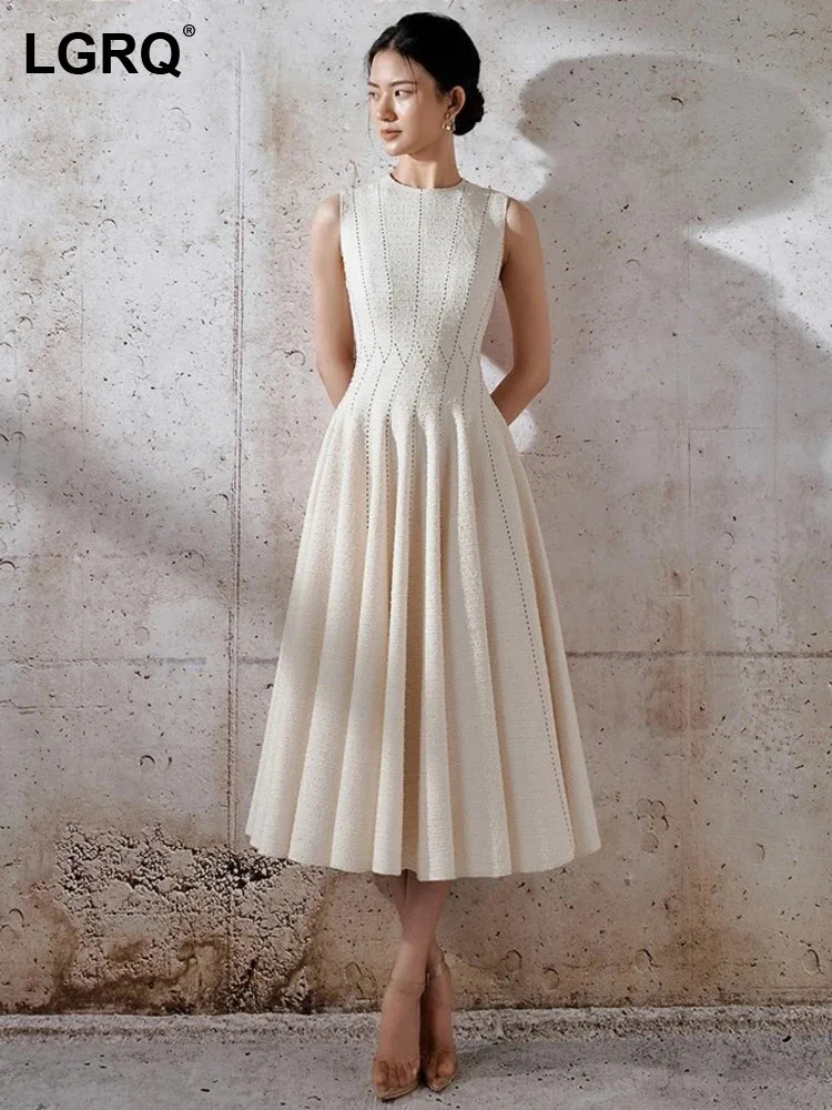 LGRQ Women's Fashion Dress O-neck Sleeveless High Waist Solid Color Bright Lines Pleated Elegant Dresses Spring 2024 New 13DB381
LGRQ Women's Fashion Dress O-neck Sleeveless High Waist Solid Color Bright Lines Pleated Elegant Dresses Spring 2024 New 13DB381