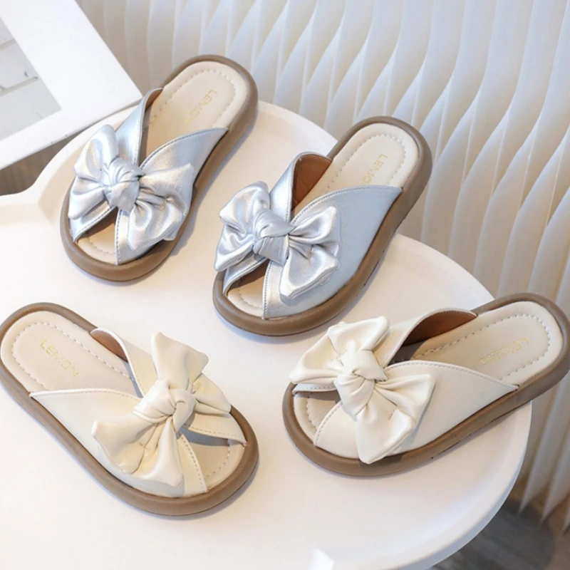 Girls Light Luxury Slippers2026Spring/Summer New French Child Soft SingleShoe Fashion Girl Anti Slip Home Versatile Cool Slipper
Girls Light Luxury Slippers2026Spring/Summer New French Child Soft SingleShoe Fashion Girl Anti Slip Home Versatile Cool Slipper