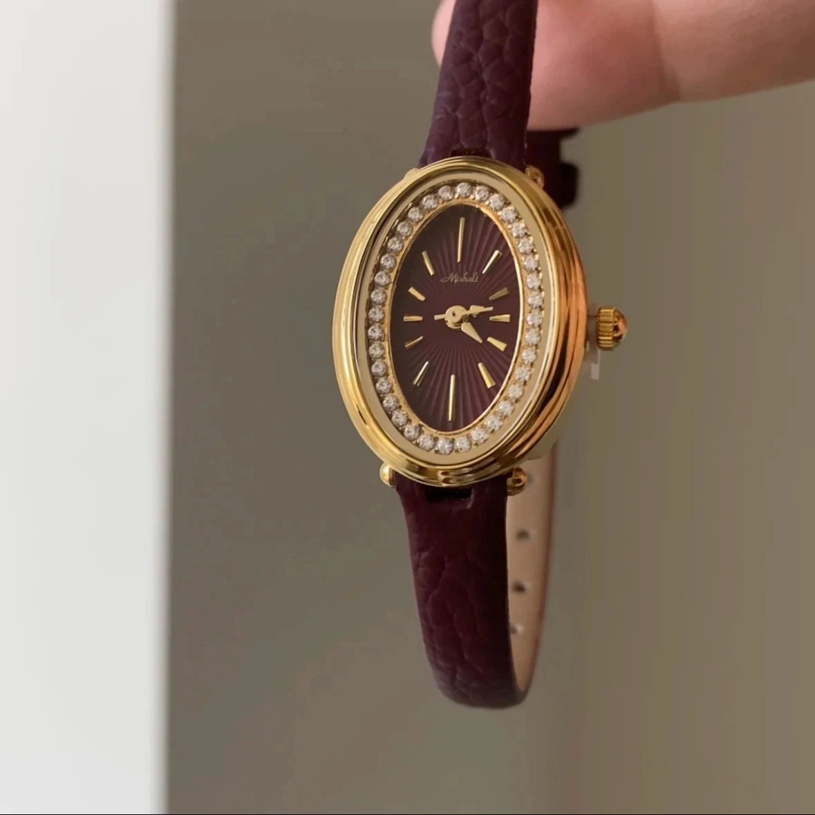 2025 New Inlaid Rhinestone Quartz Watch, Luxury Personalized Women's Watch, Retro Women's Watch
2025 New Inlaid Rhinestone Quartz Watch, Luxury Personalized Women's Watch, Retro Women's Watch