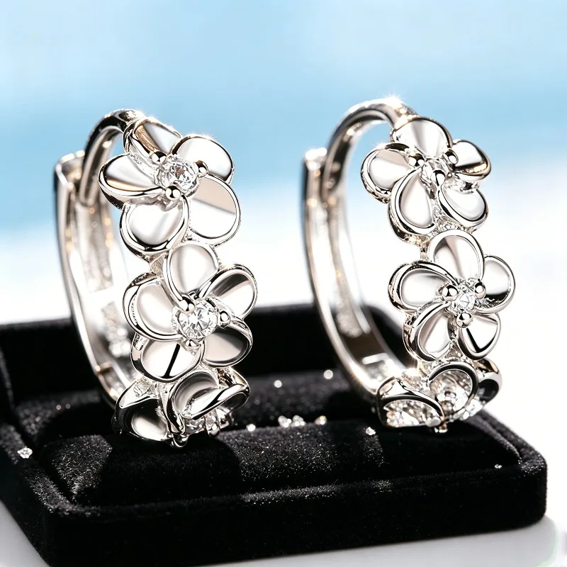 Camellia Round Hoop Earrings Flower Earrings High-end Fashion Zircon Ear Loops High Quality Jewelry Fashion Jewelry
Camellia Round Hoop Earrings Flower Earrings High-end Fashion Zircon Ear Loops High Quality Jewelry Fashion Jewelry