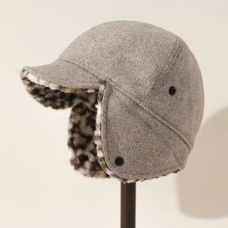 Personalized Leopard Print Plush Ear Protection Pilot Caps for Men and Women Winter Outdoor Leisure Warm Versatile Bomber Hats
Personalized Leopard Print Plush Ear Protection Pilot Caps for Men and Women Winter Outdoor Leisure Warm Versatile Bomber Hats
