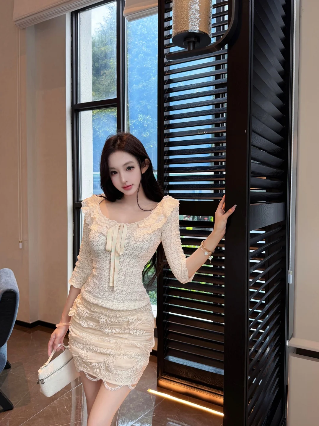 Elegant Lace Splice High Waist Bodycon Skirt And T-shirt Set Women's Summer Fashion Outfit Short Sleeve Regular Fit Casual Wear
Elegant Lace Splice High Waist Bodycon Skirt And T-shirt Set Women's Summer Fashion Outfit Short Sleeve Regular Fit Casual Wear