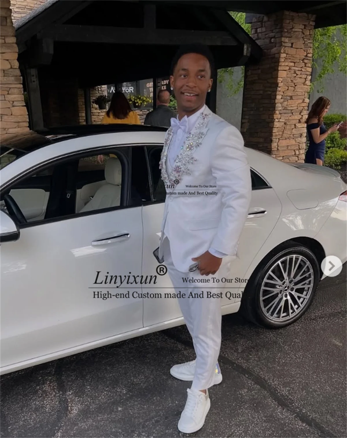 Sparkly Ornament Beaded Crystal Tuxedos Men Suits 2 Piece Sets Wedding Groom Male Prom Blazer Slim Customized trajes para hombre
Sparkly Ornament Beaded Crystal Tuxedos Men Suits 2 Piece Sets Wedding Groom Male Prom Blazer Slim Customized trajes para hombre